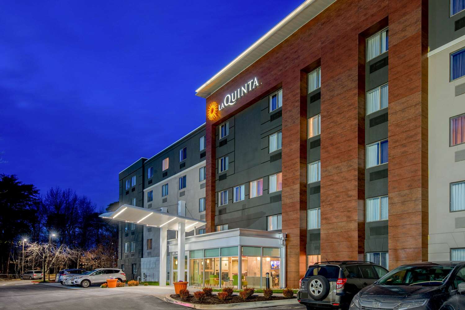 La Quinta Inn & Suites by Wyndham Baltimore BWI Airport 44/52