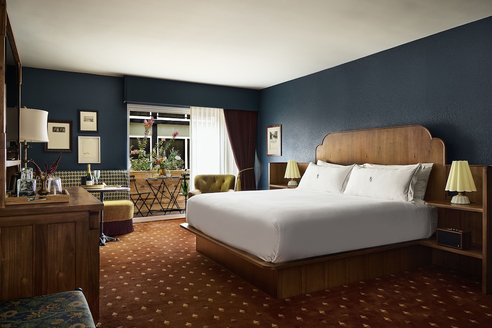 CHALET, KING BED
