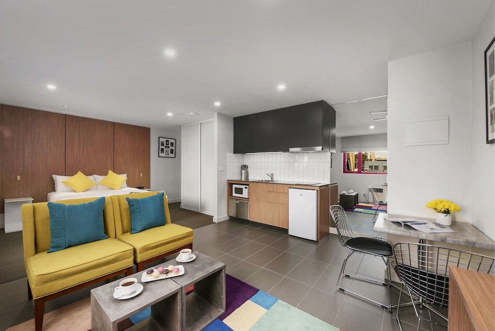 PLUM SERVICED APARTMENTS CARLTON 27/40