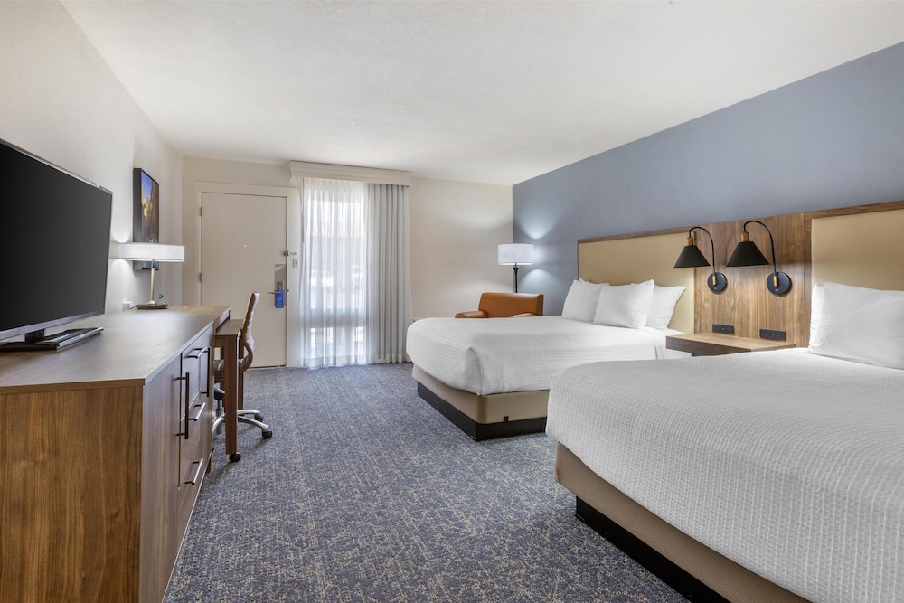 STANDARD, 2 QUEEN BEDS