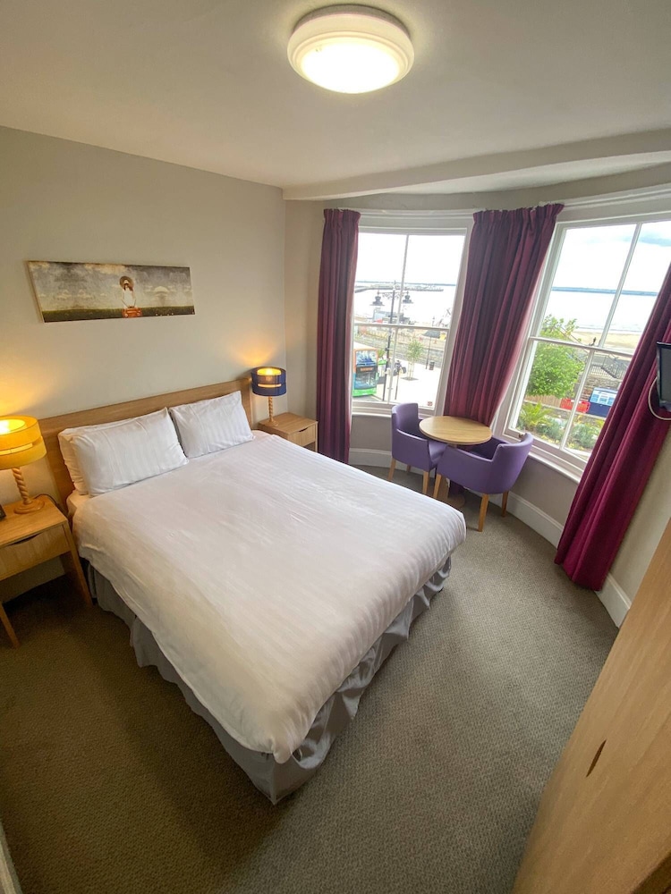 Royal Esplanade Hotel 11/50