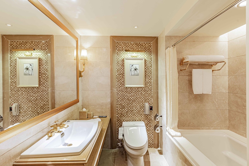 Grand Bay Hotel Zhuhai 48/50