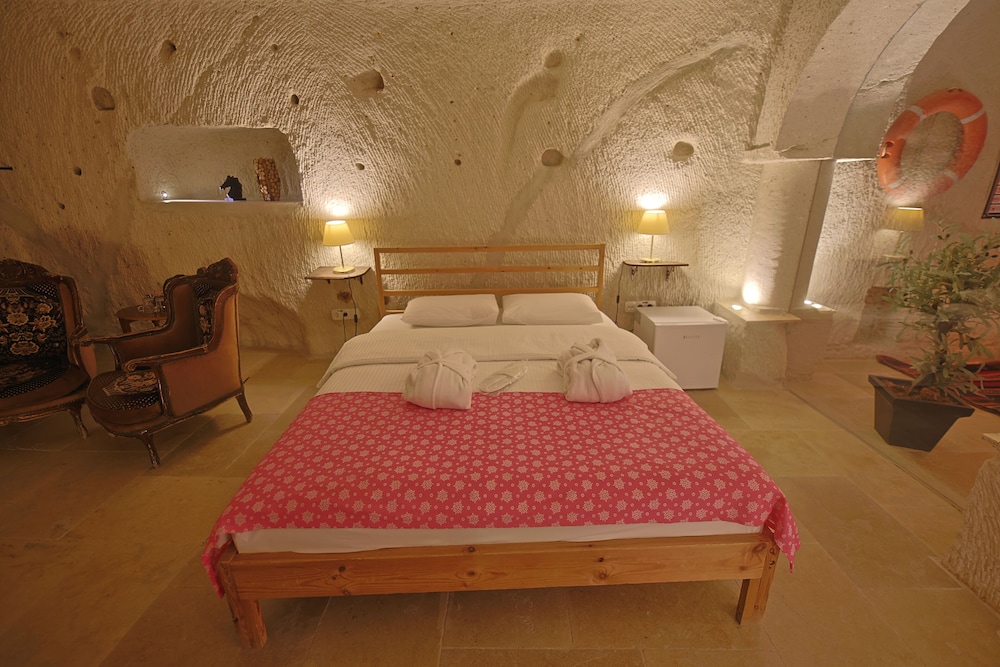 My Cave Suites 32/50