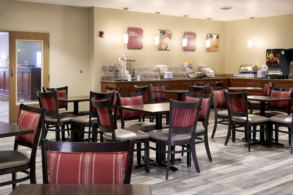Comfort Suites Lake Geneva East 31/46