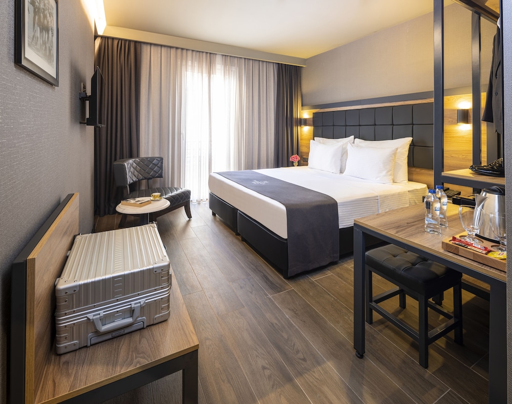 Marius Hotel 16/50