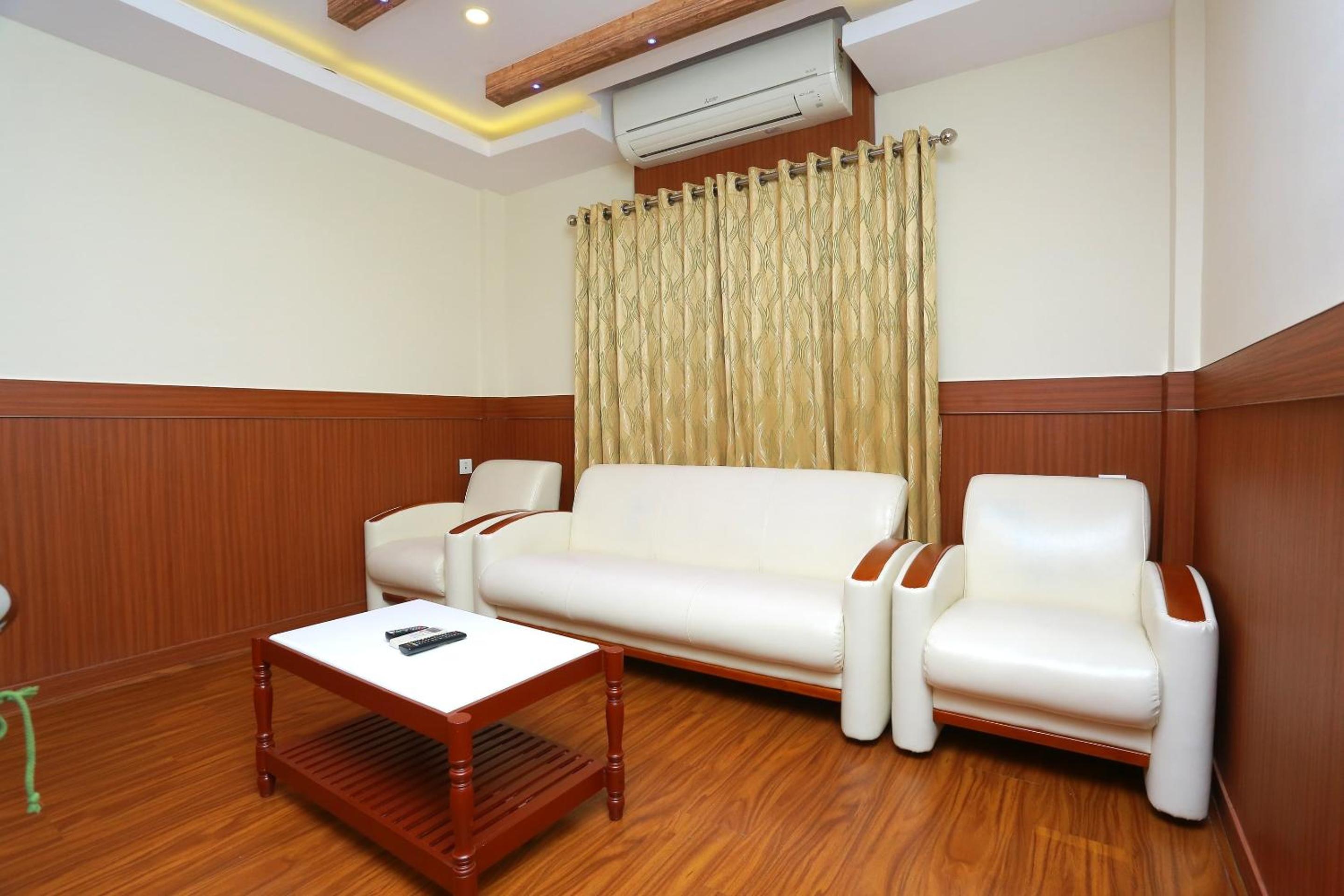 Capital O 14702 Kovilakam Residency 12/30