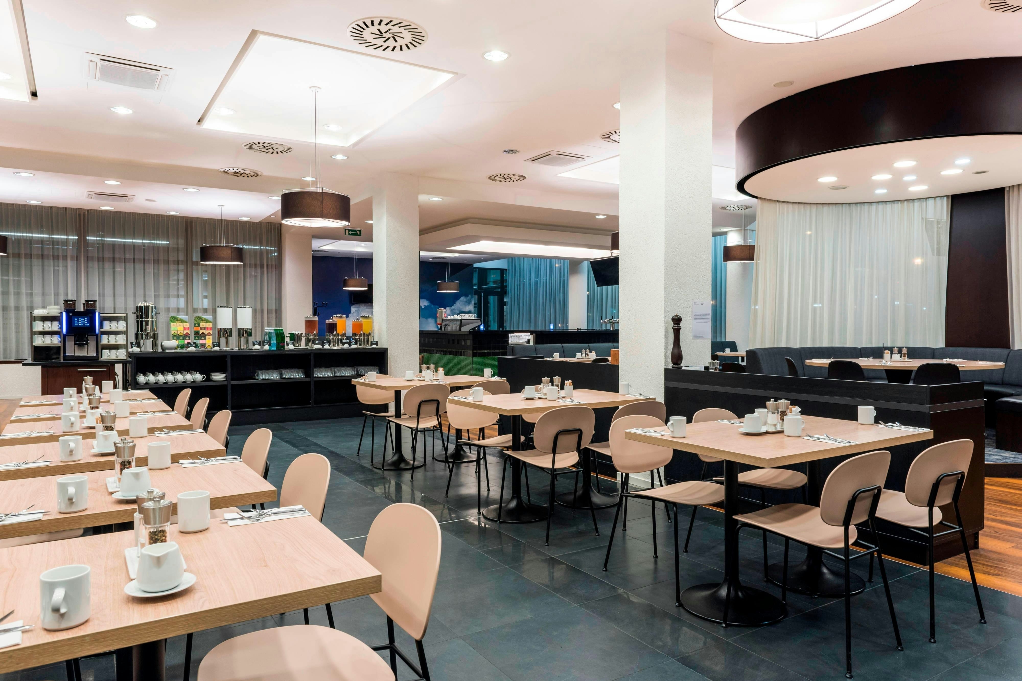Courtyard By Marriott Prague Airport 41/59