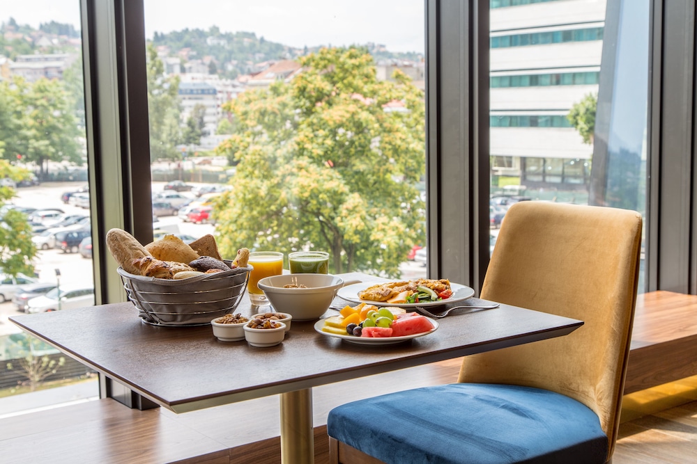 Swissotel Sarajevo 56/65