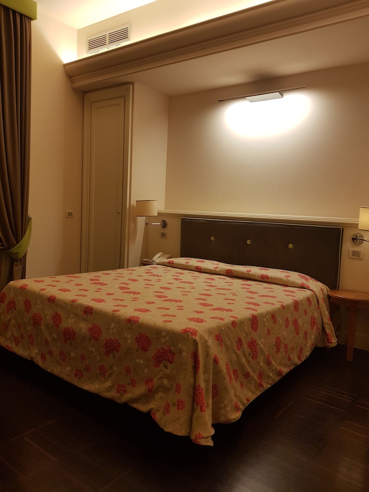 Hotel Patria Pistoia 15/50