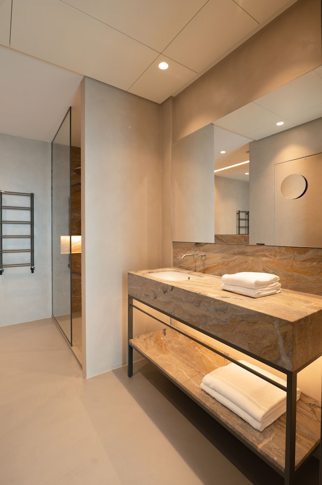 Duparc Contemporary Suites 72/73