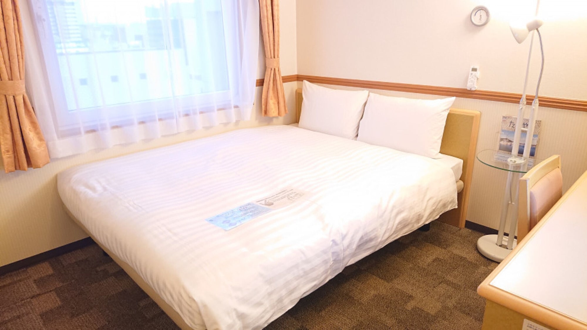 ECONOMY, DOUBLE BED, SMOKING