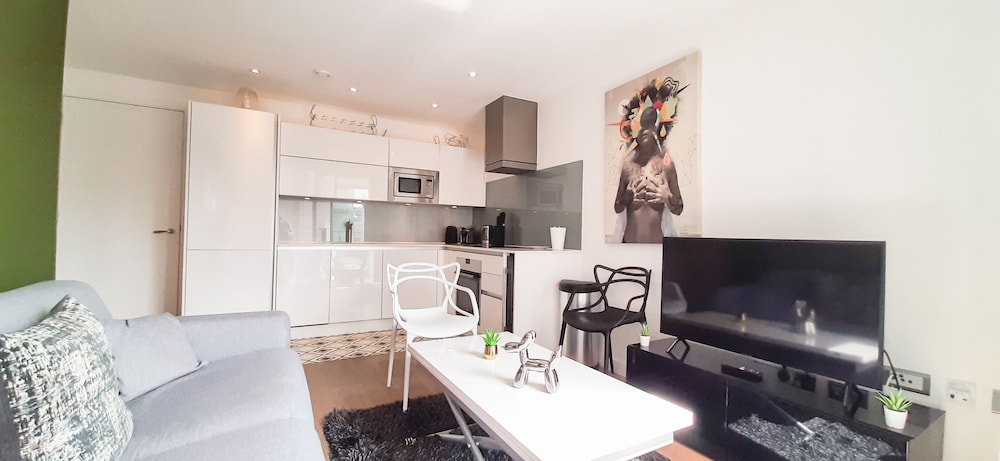 Avant Garde Apartments By Squa.Re 28/43
