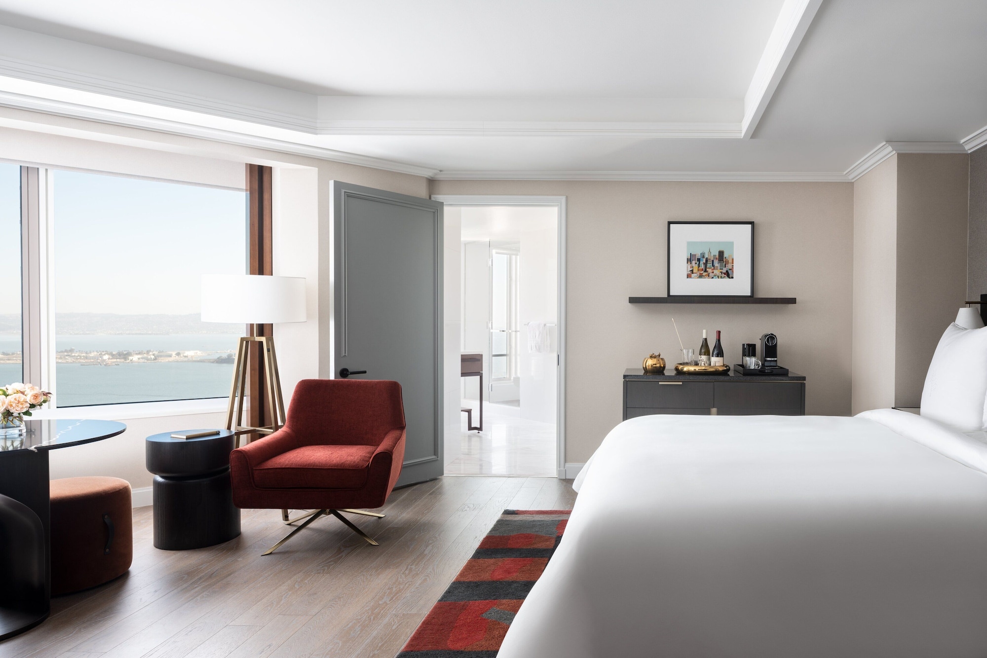 SUPERIOR, QUEEN BED, BAY VIEW, ACCESSIBLE