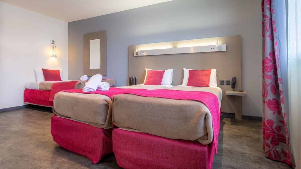 Hotel Les Domes - Perpignan Sud by Hosteletour 12/65