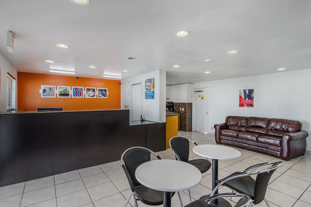 Motel6 San Marcos, TX - North 8/45