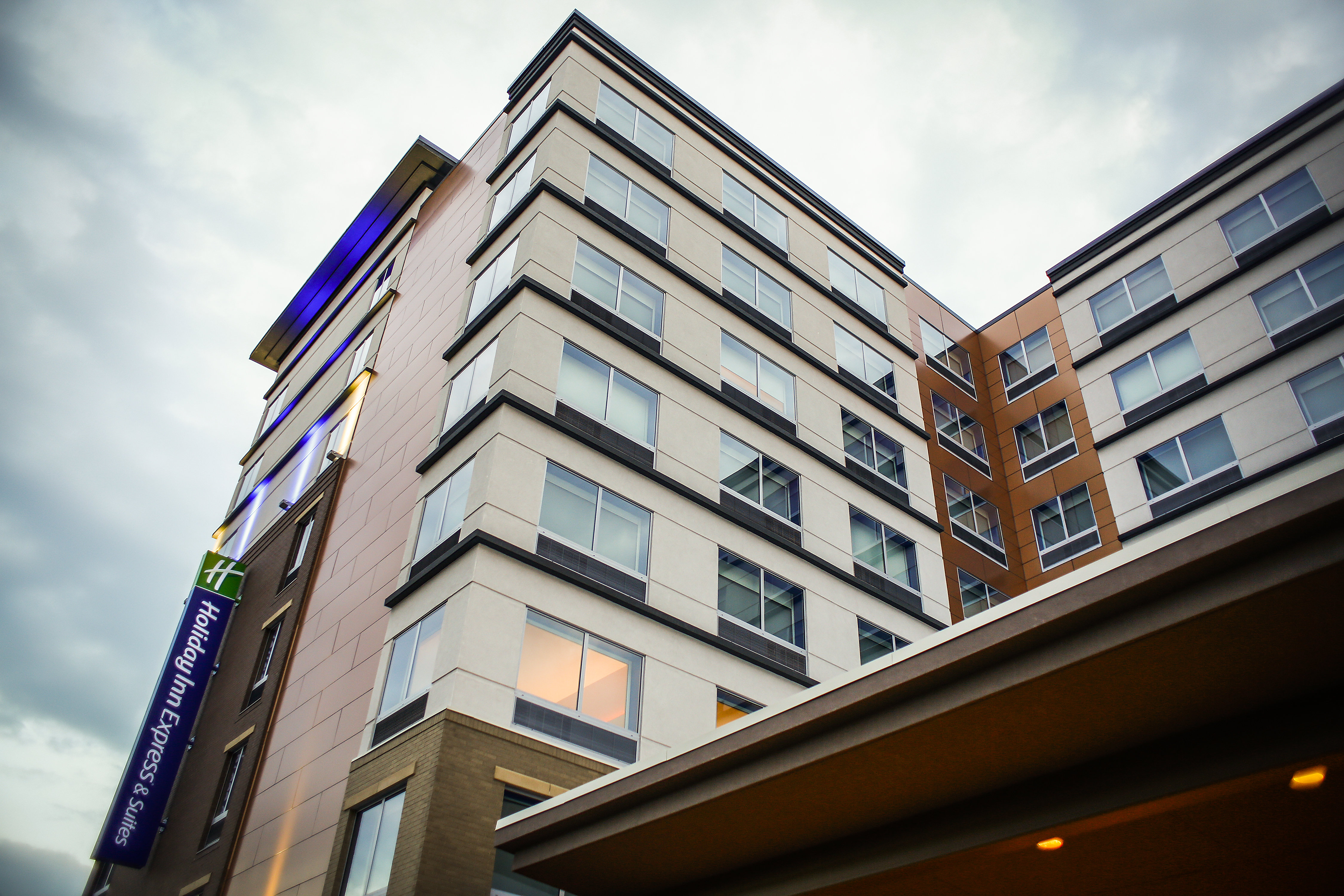 Holiday Inn Express And Suites Louisville Downtown 3/71