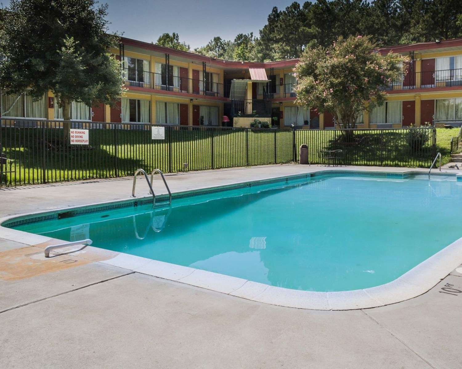 Rodeway Inn Colonial Heights I-95 38/40