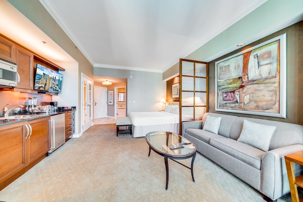 Jet Luxury Resorts @ The Signature Condo Hotel 44/69