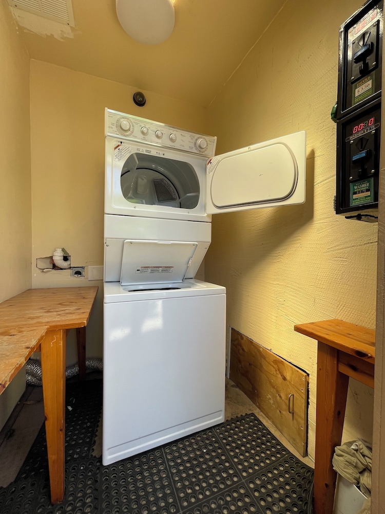Sheridan Hostel 6/50