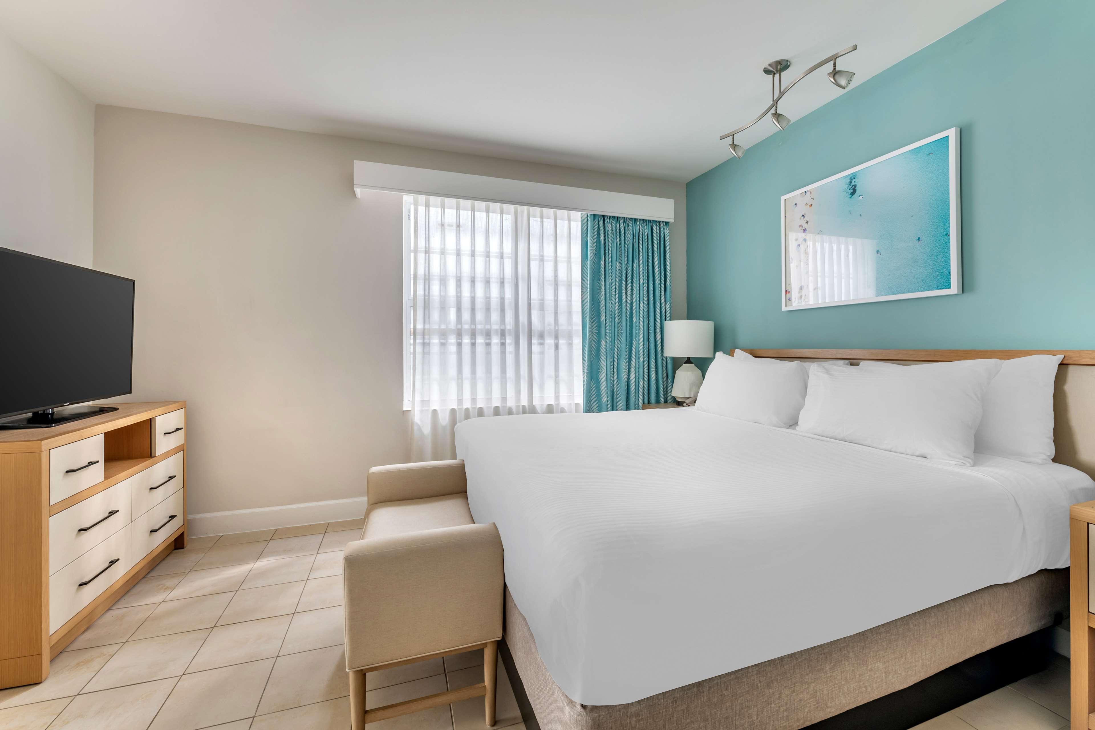 1 BEDROOM, SUITE, KING BED, ACCESSIBLE