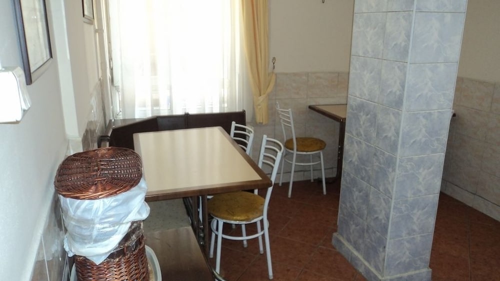 Yavuz Hotel 8/32