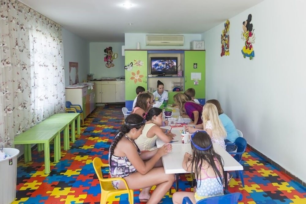 Sandy Beach Hotel 39/48