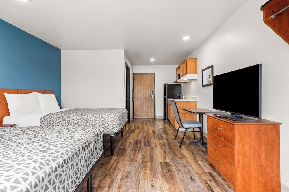 STANDARD, 2 DOUBLE BEDS