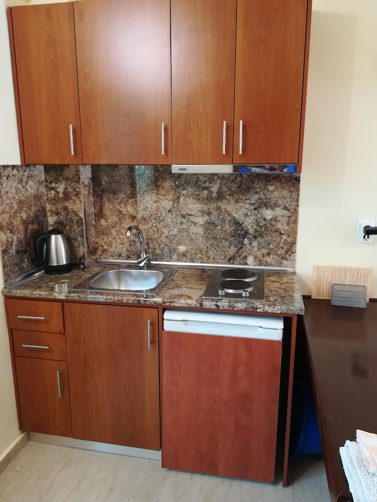 Toulas Apartments 4/50