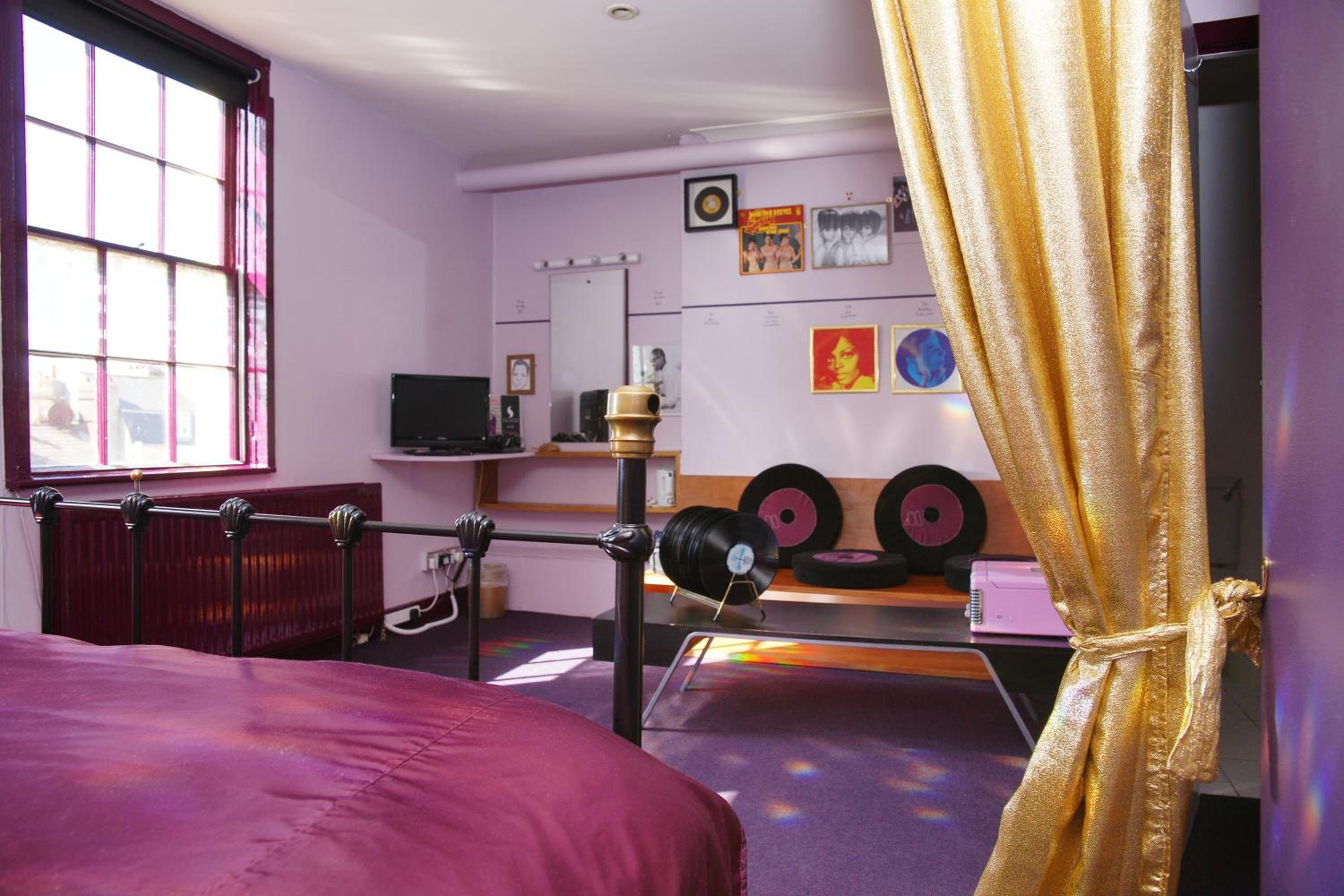 Supreme, Double Bed