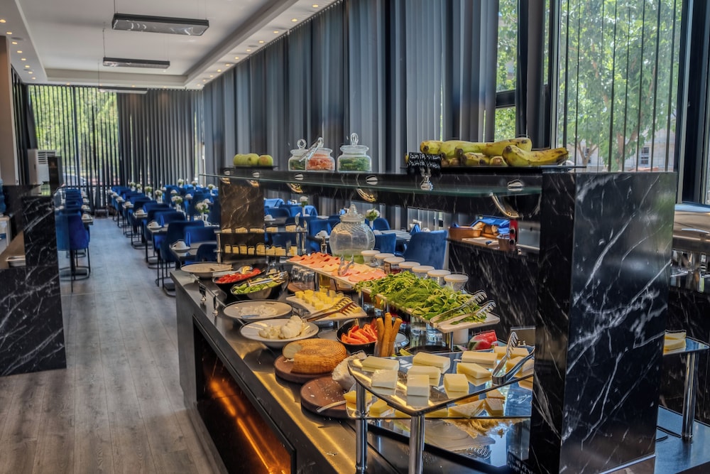 Marlen Hotel Bayrakli 42/48