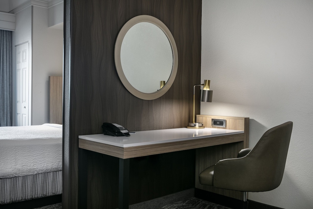 جناح بسرير كينج مع سرير سحّاب إضافي لذوي الإعاقة، Springhill Suites Cheyenne 3/5