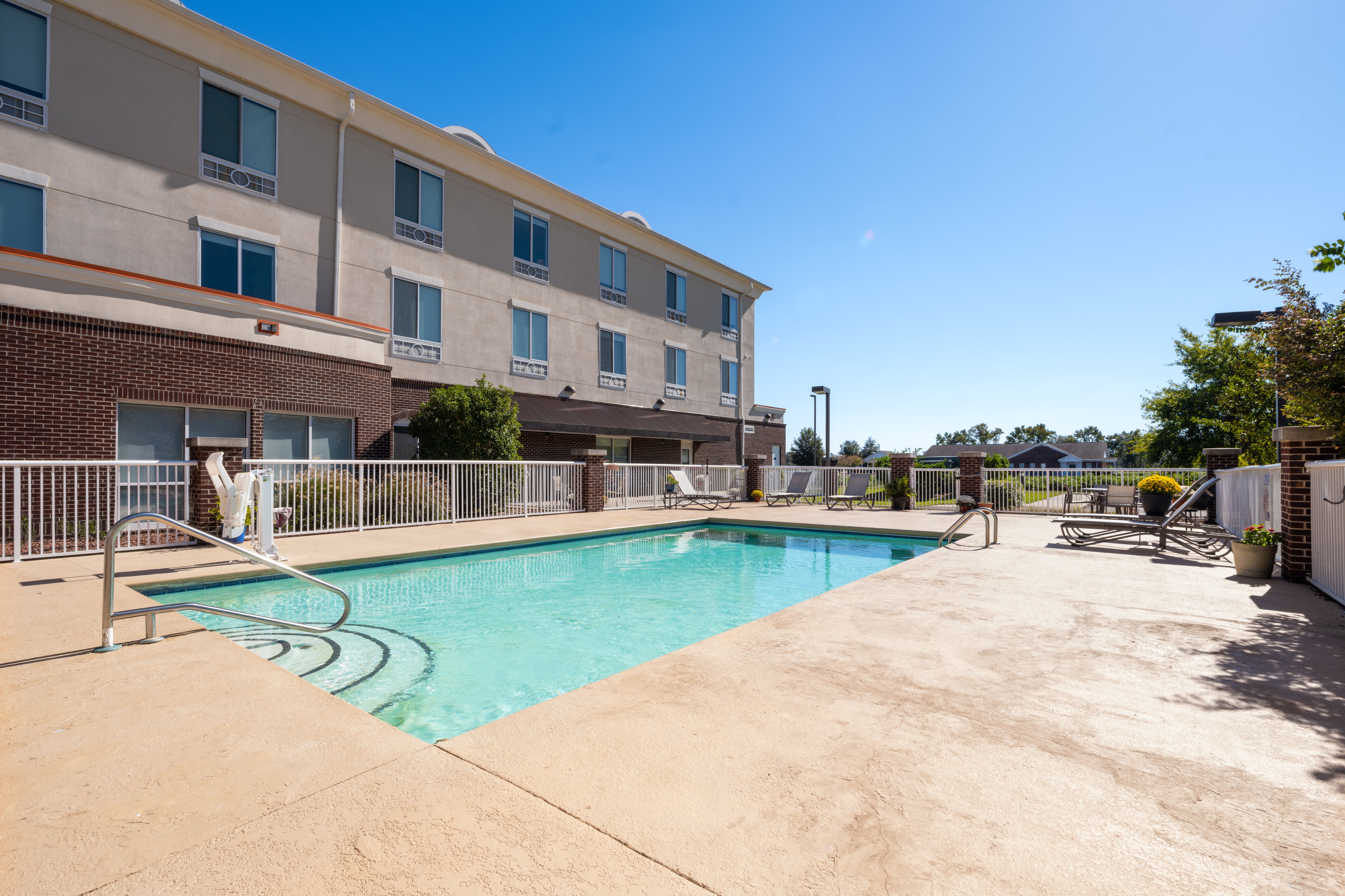 Holiday Inn Express Pembroke 44/50