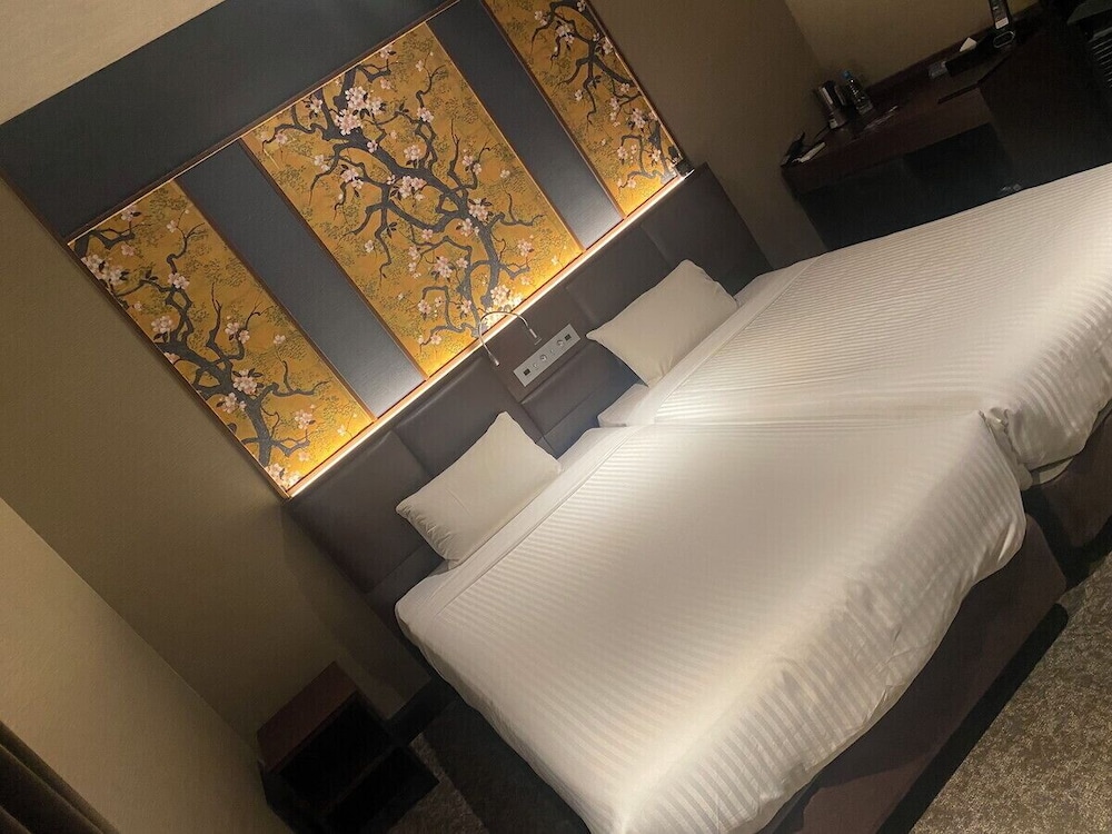 ROOM, TWIN BEDS
