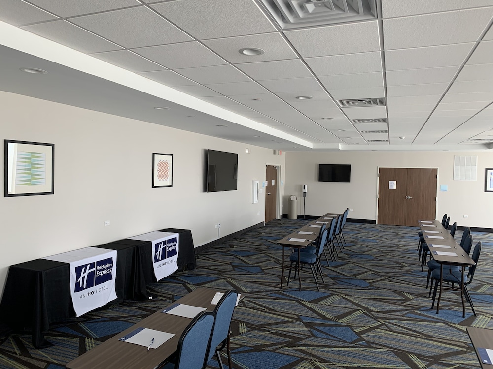 Holiday Inn Express And Suites Hoffman Estates 47/48