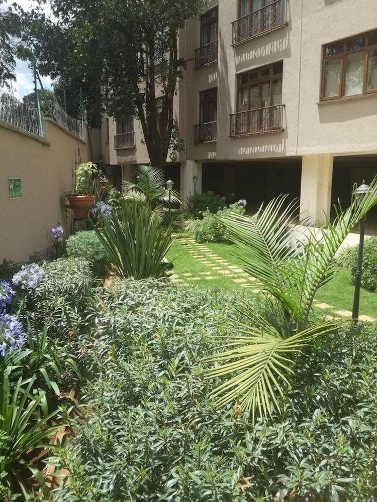 Fenesi Gardens Apartments 35/41