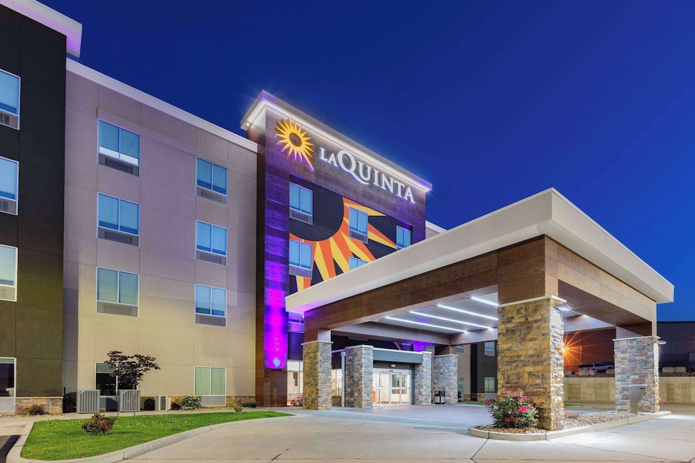 La Quinta Inn & Suites by Wyndham Jackson/Cape Girardeau 4/51