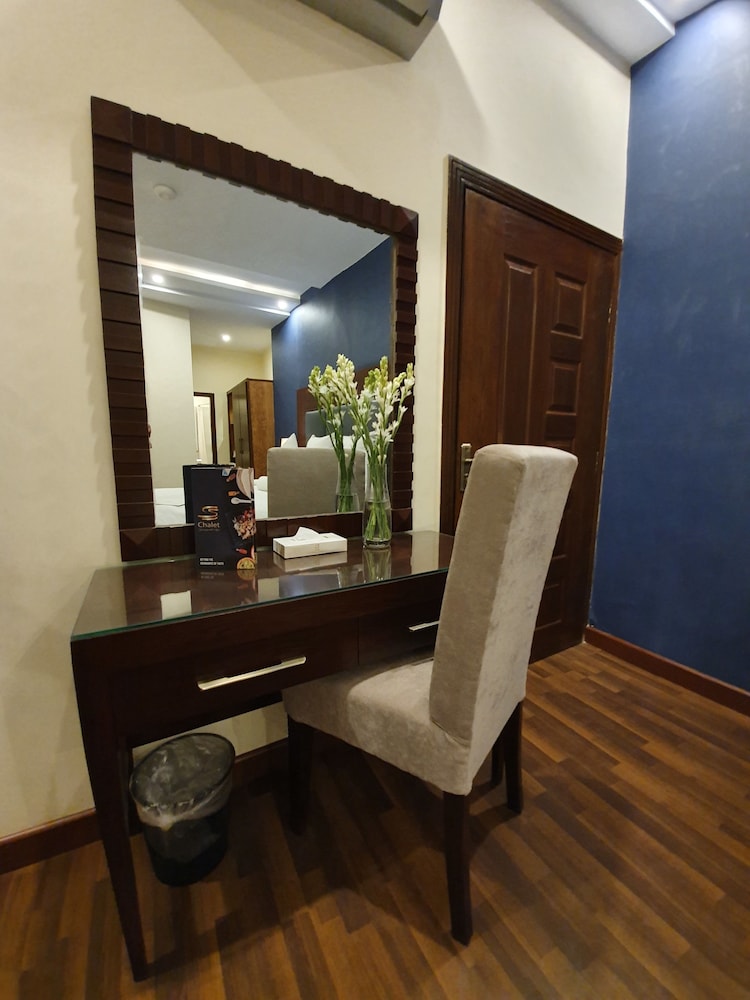 S Chalet Multan 34/44