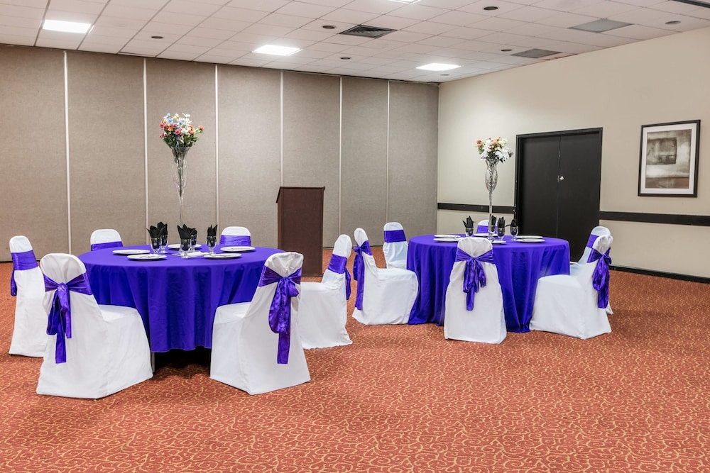 Ramada By Wyndham Odessa Near University Of Texas Permian 31/39