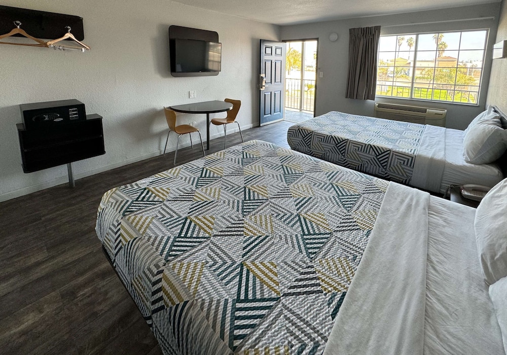 Motel6 Delano, CA 26/38