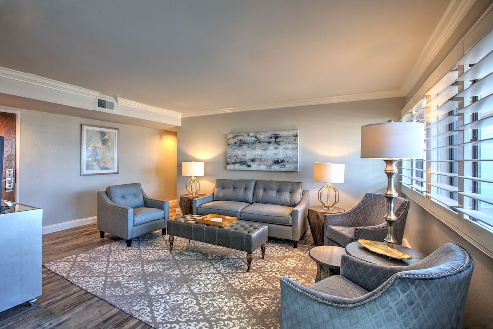 456 Embarcadero Inn Suites 57/77
