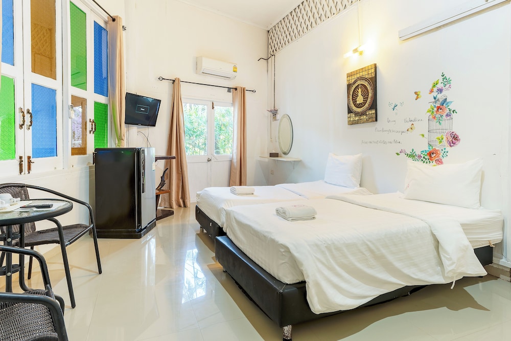 DELUXE, TWIN BEDS