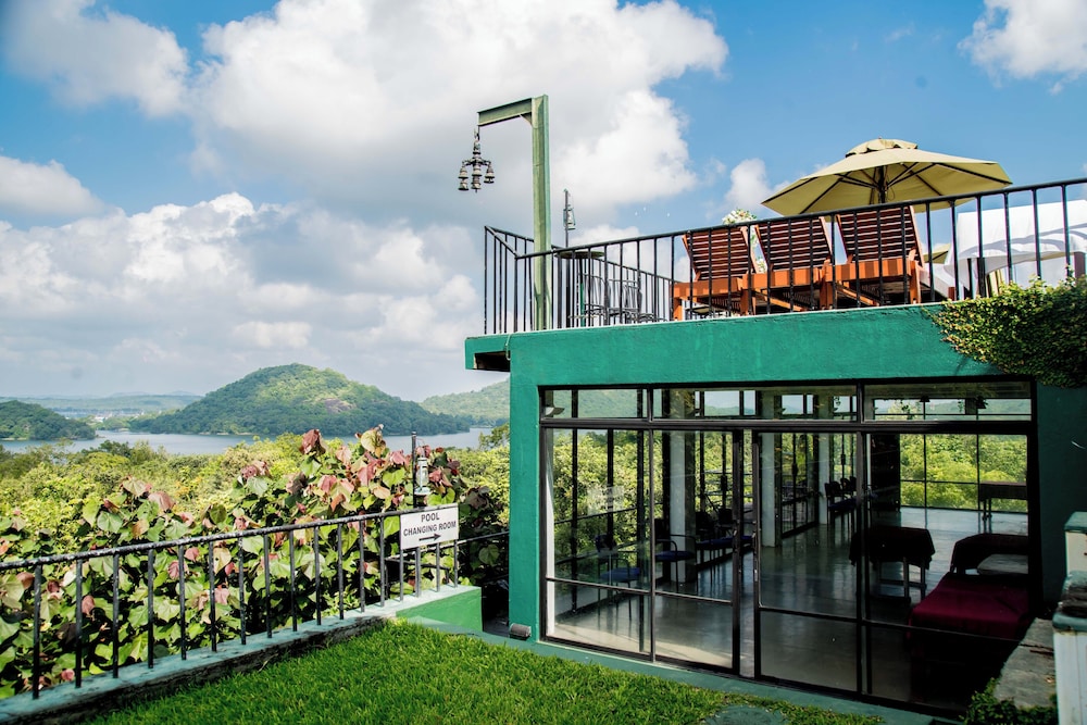 Giritale Hotel in Giritale