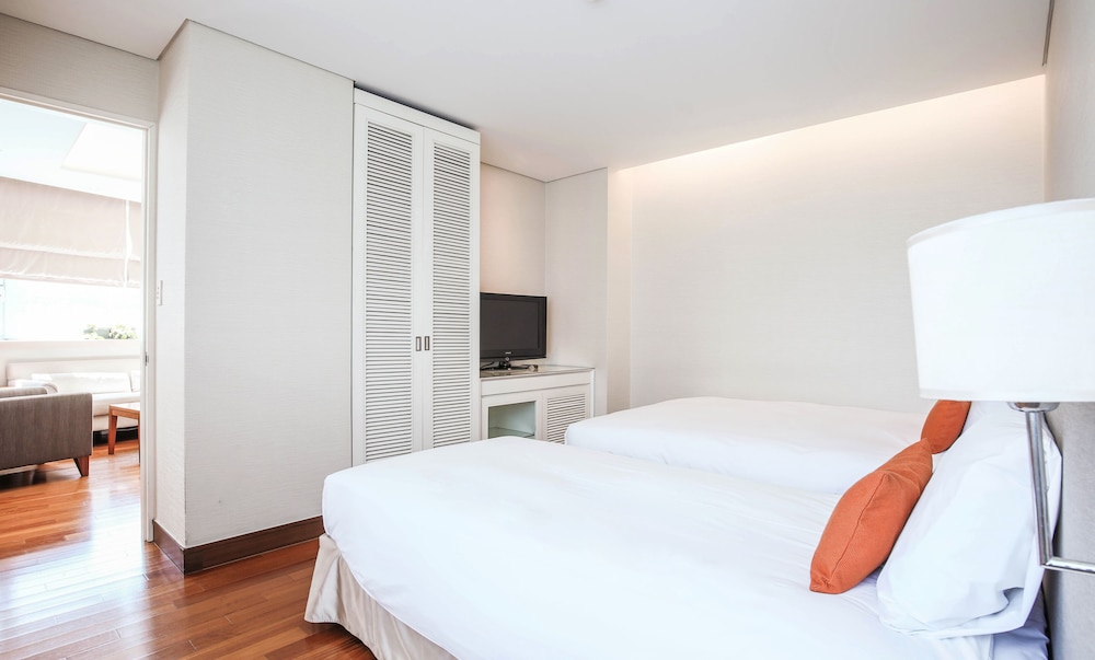 SUITE, NAMSAN TOWER VIEW