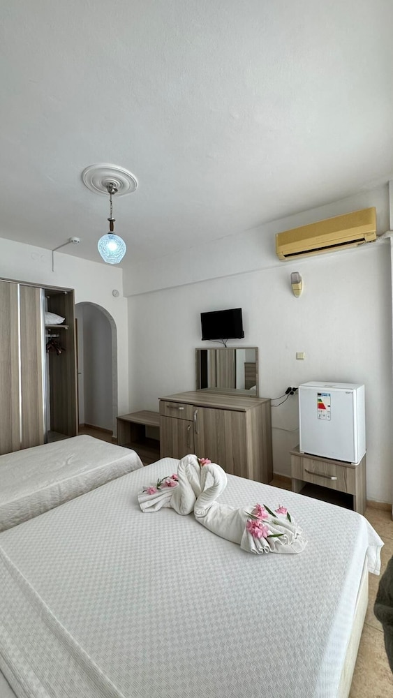 Kartel Hotel 18/50