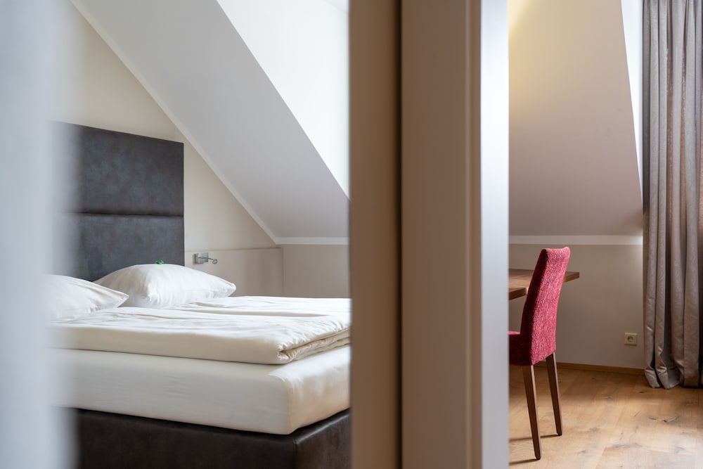 eee hotel Perg 17/43