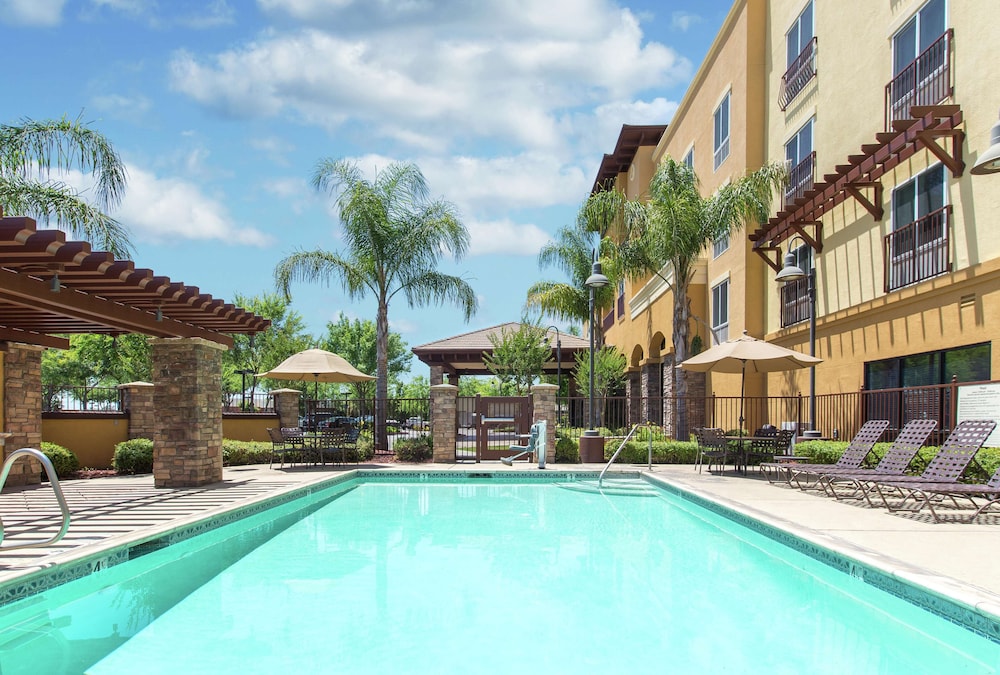 Hampton Inn Suites Lodi 5/65