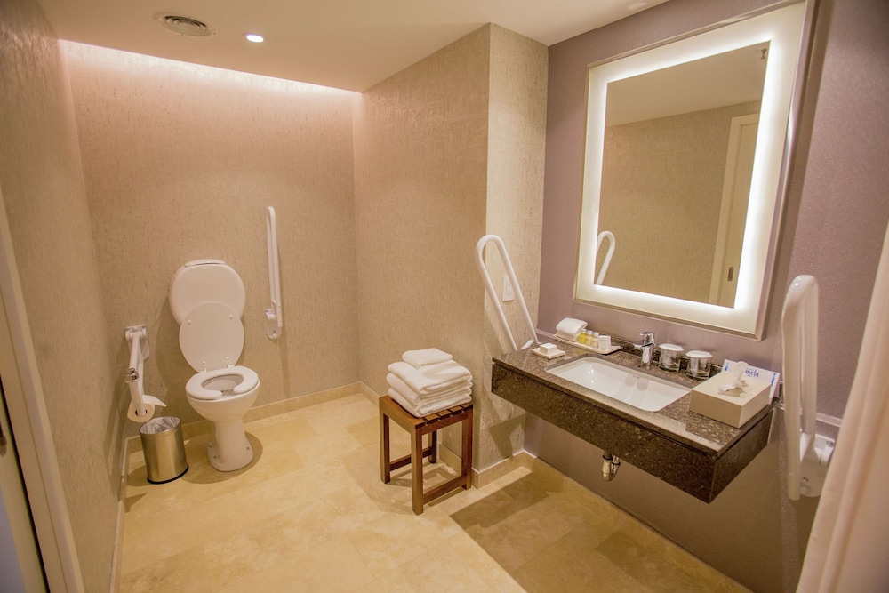 Hilton Pilar 30/80