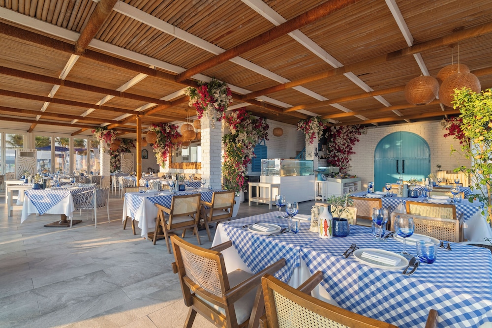 restaurant cafeteria