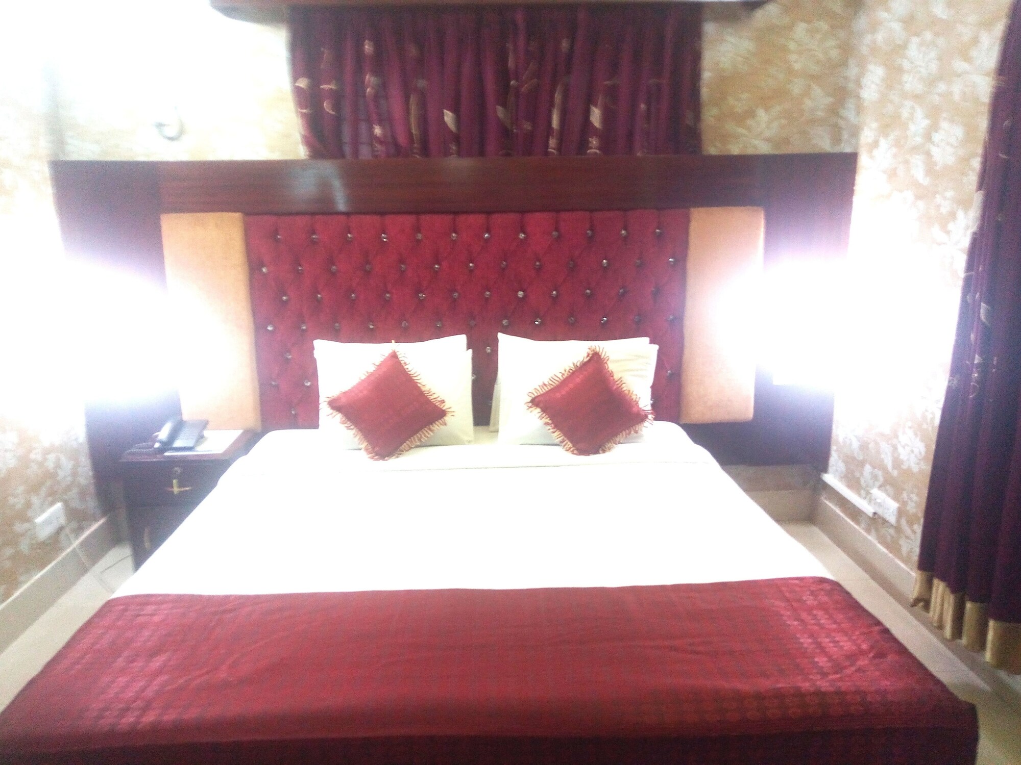 Executive, Single, King Bed, Lake Side, City View