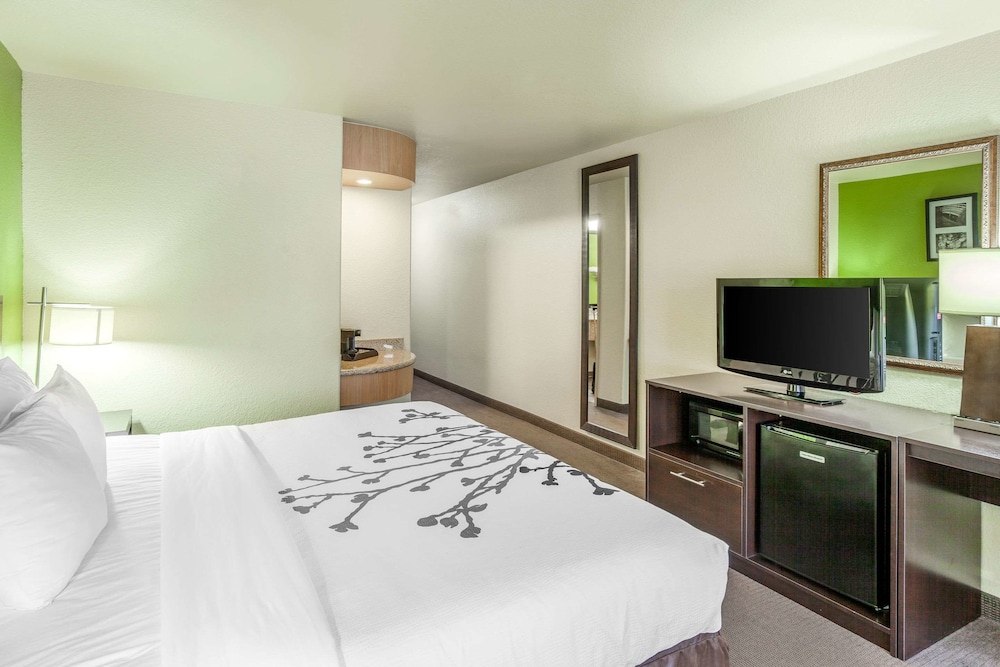 Sleep Inn & Suites Hewitt - South Waco 9/29